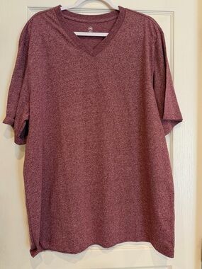 Men's V-Neck Heathered Maroon Short-Sleeve Shirt
